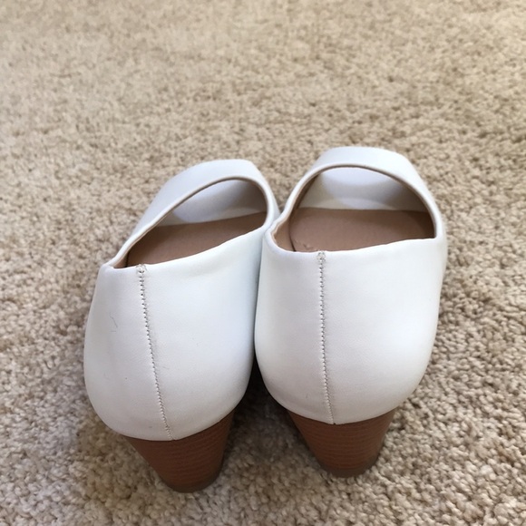 JG SZ 5.5 white open toe shoes. - Picture 6 of 6